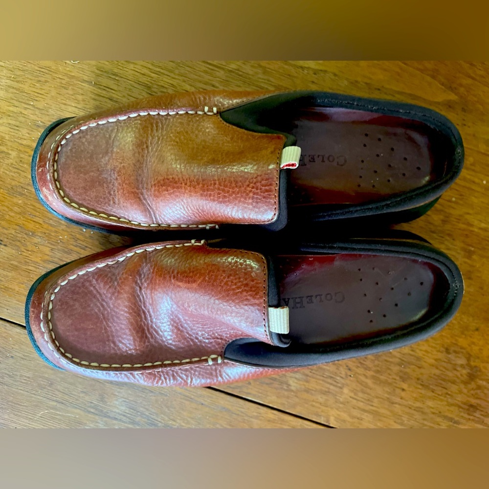 Gorgeous pair of size 8 Cole Hahn Loafers. Perfect for the upcoming season.